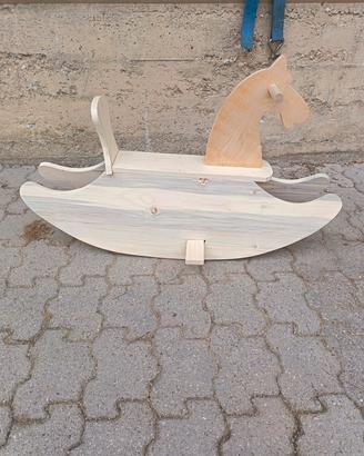 cavallo a dondolo in legno 