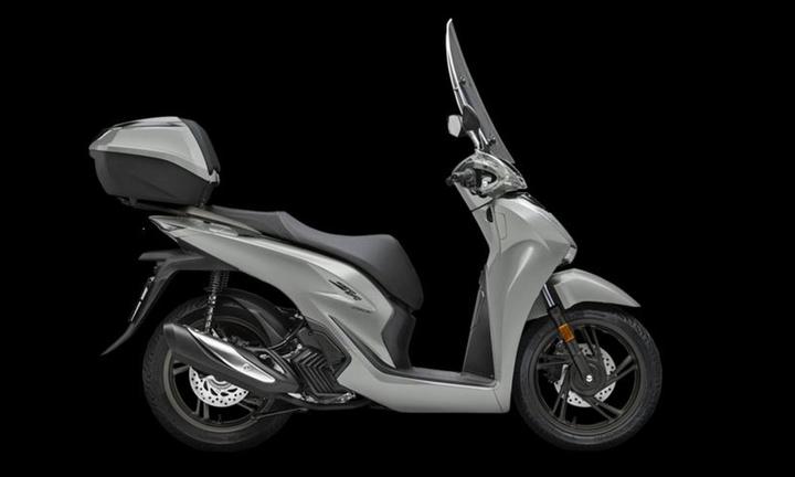 HONDA SH 150 con Smart Top Box, parabrezza e par