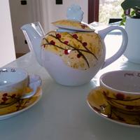 set tazze e teiera Thun