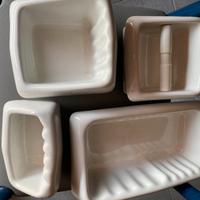 Accessori bagno in ceramica bianca