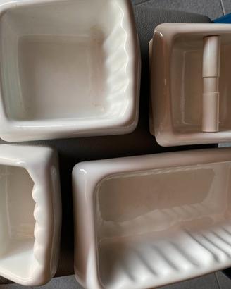 Accessori bagno in ceramica bianca