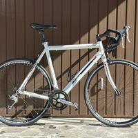 bici da corsa Schiano Prestige con shimano Sora