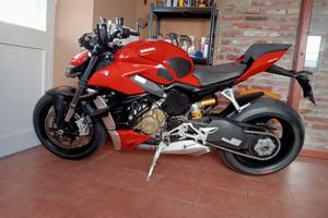 ducati streetfighter v4