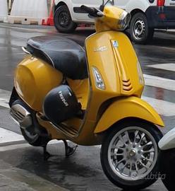 Vespa 125 Sprint (2015) – Giallo Positano