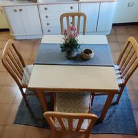 Tavolo classico in legno da soggiorno + 6 sedie