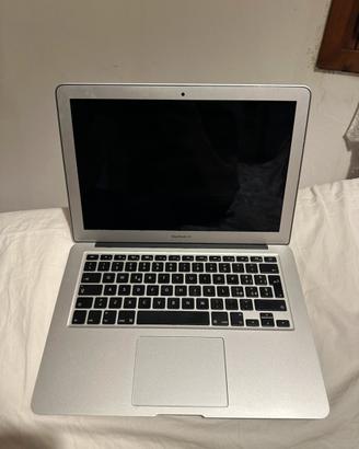 MacBook Air 13” funzionante senza caricatore