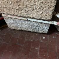 Fioriera in vera pietra granitica