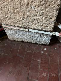 Fioriera in vera pietra granitica