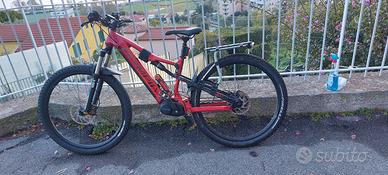Bicicletta mountain bike elettrica