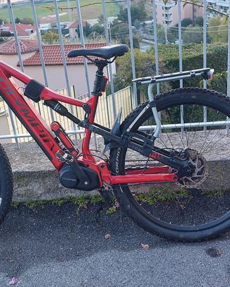 Bicicletta mountain bike elettrica