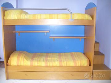 Cameretta per bambini con letto a castello