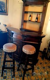 Mobile bar con sgabelli