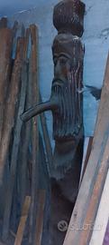 Fontana scolpita in legno 