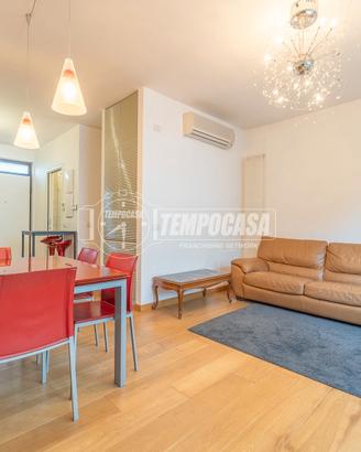 Appartamento su più livelli con giardino e ingress