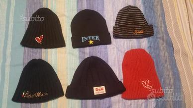 4 Cappellini invernali usati, NERO E BLU