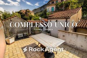 Casa indipendente di 200 m² con più di 5 locali a 
