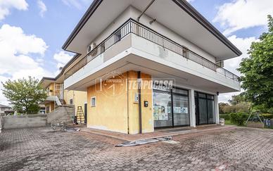 NEGOZIO AL PRIMO PIANO