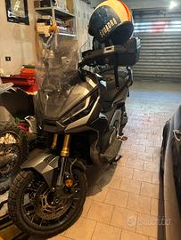 Honda adv 750