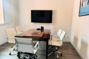 Stanza in prestigioso ufficio vista Due Torri