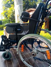Carrozzina multifunzionale per disabili