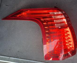 fanale posteriore SX usato PEUGEOT 5008 anno 2011