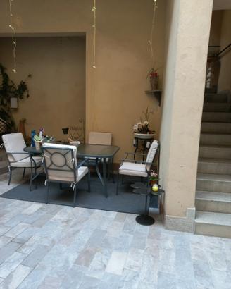 tavolo e sedie da esterno