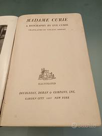 "Madame Curie." A biography by  Eve Curie. 1° ed.