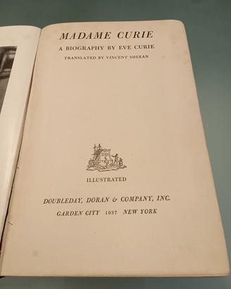 "Madame Curie." A biography by  Eve Curie. 1° ed.