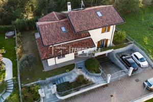 Villa a Garbagnate Monastero 4 locali