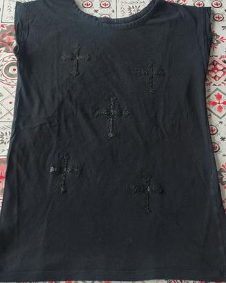 Canottiera nera con decoro in croci