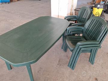 Sedie e tavolo