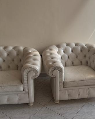 Coppia Poltrone Chesterfield in vera pelle bianca