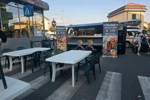 carrello steet food con spillatori birra e vetrina