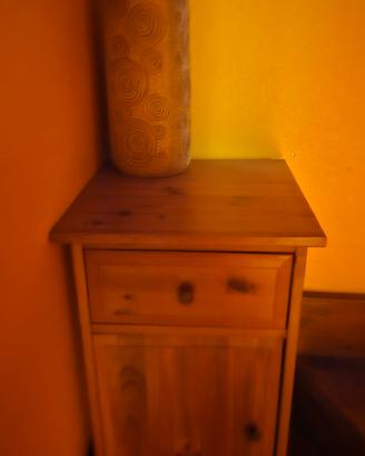 mobiletto di legno massello pino più vaso