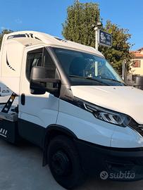 IVECO Carroattrezzi - 132 kW - Cambio automatico -