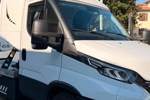 IVECO Carroattrezzi - 132 kW - Cambio automatico -