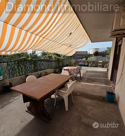 Appartamento con cortile e terreno a Sant'Alfio