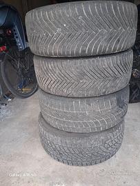 gomme invernali 215/45/R17