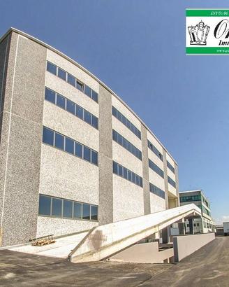 Immobile di 320 m² con più di 5 locali a Guidonia 