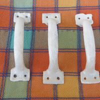 3 Vecchie maniglie in ferro latta per mobili vari