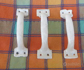 3 Vecchie maniglie in ferro latta per mobili vari