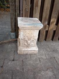 colonnina in cemento  lavorato