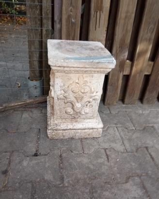 colonnina in cemento  lavorato