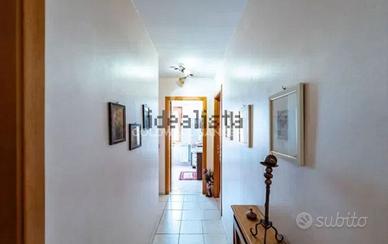 Appartamento 4 vani doppi servizi e garage