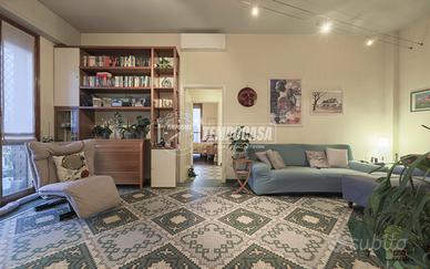 AMPIO 5 LOCALI CON ASCENSORE PRIVATO IN ZONA MARCO