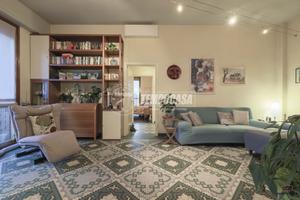 AMPIO 5 LOCALI CON ASCENSORE PRIVATO IN ZONA MARCO