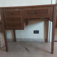 Macchina per cucire con mobile