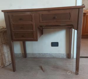 Macchina per cucire con mobile