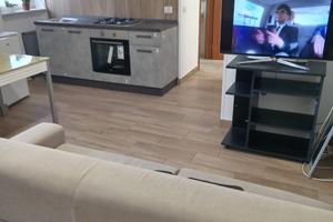 Moderno monolocale ben arredato