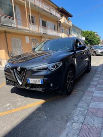 Stelvio 2.2 210cv Q4 executive anno 12/2018
